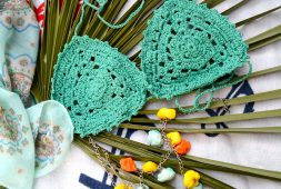 43-modern-crochet-bikini-and-swimwear-pattern-ideas-for-summer-2019